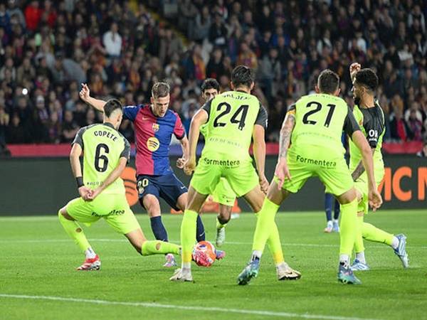 Hàng thủ Barca – nền tảng cho chiến thắng