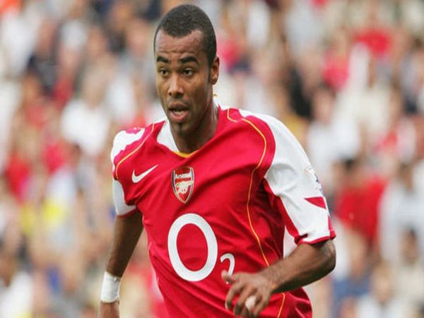 Hậu vệ Ashley Cole